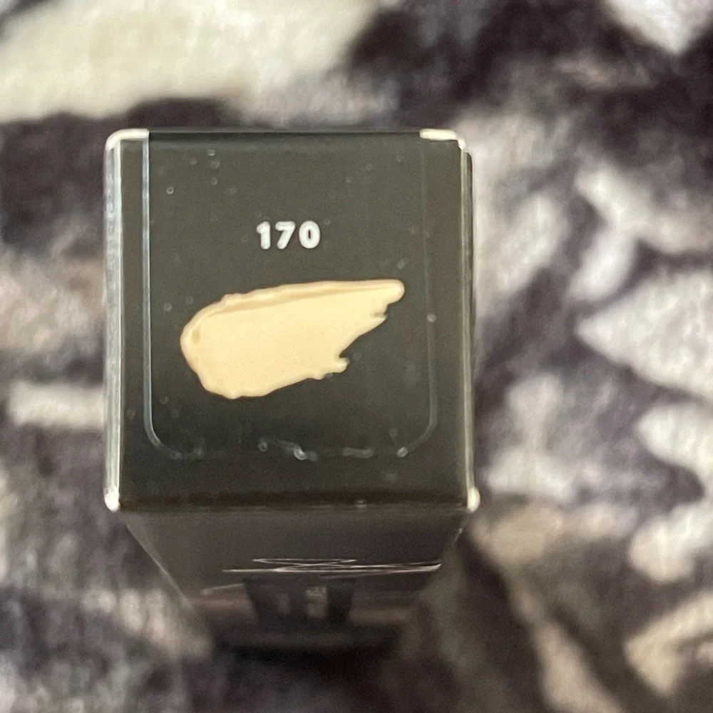 Fenty 170 Pro Filt'r Instant Retouch Concealer